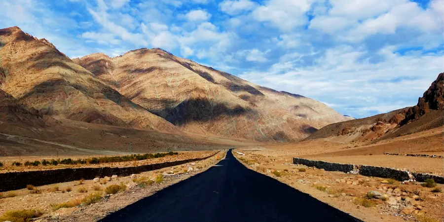 Manali To Leh Road Trip, 1701332700_786994-manali-to-leh-road-trip-slider-image.webp