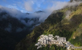 Vaishno Devi Tour with Patnitop