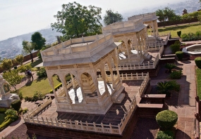 1597833636_141559-(jaswant-thada)Mehrangarh-fort-Jodhpur.jpg