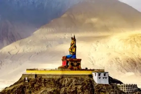 Ladakh Tour with Diskit Gompa & Nubra Valley